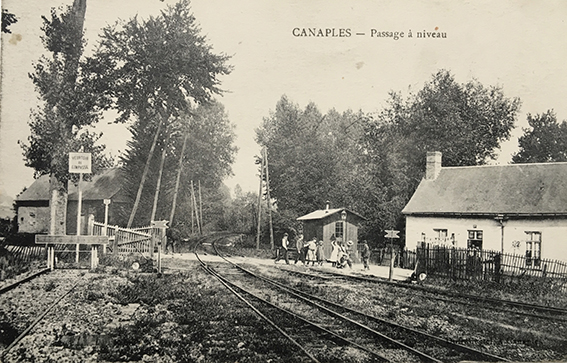 Canaples grade crossing