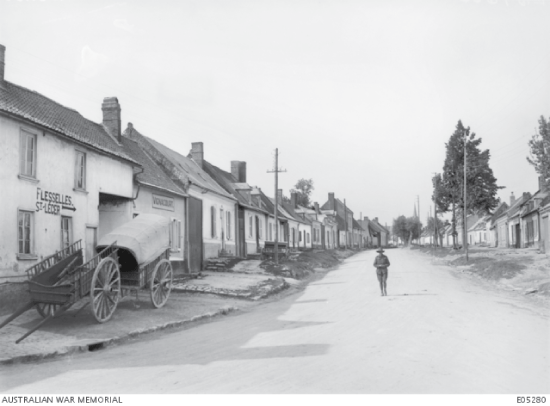 Photo de la rue principale de Vignacourt en 1919